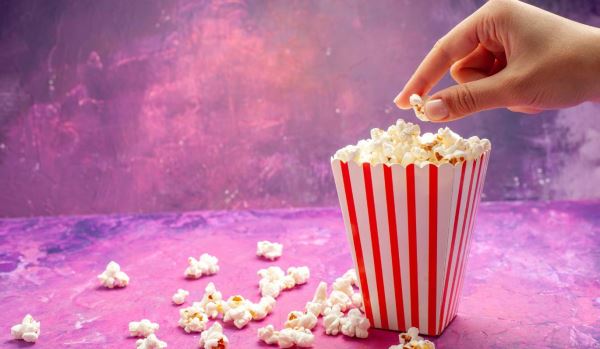 День попкорна: свечи и косметика с этим теплым ароматом