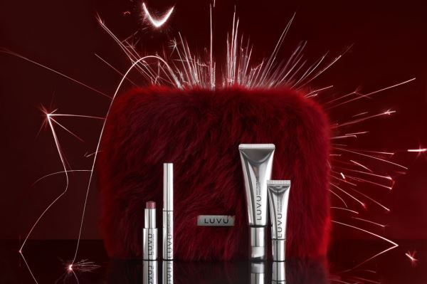 Что положить под елку: 10 стильных подарочных наборов