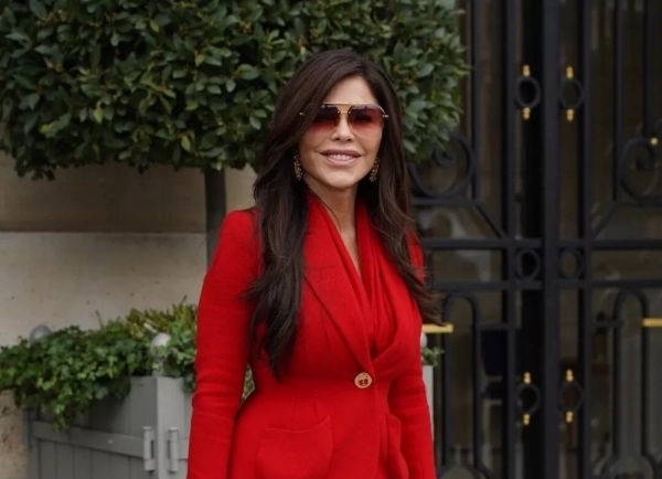 Образ дня: Лорен Санчес в ярко-красном костюме на Неделе моды