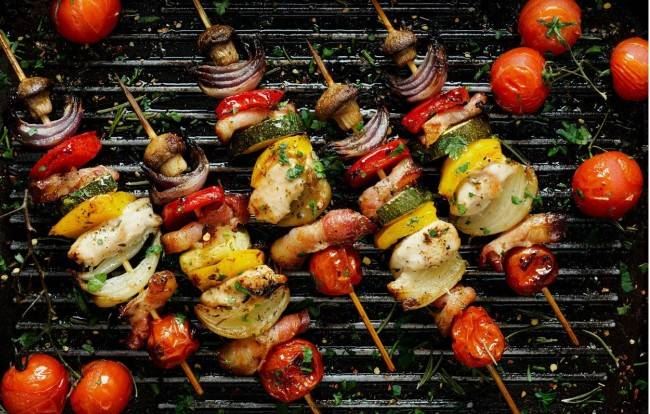 Рецепт: овощные шашлычки на гриле