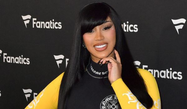 Карди Би объявила о запуске бренда косметики по уходу за волосами Grow-Good Beauty