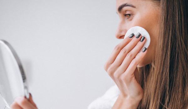 Демакияж без вреда для кожи: как смыть косметику максимально деликатно